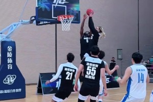 吧友，这球是不是四分两助攻？